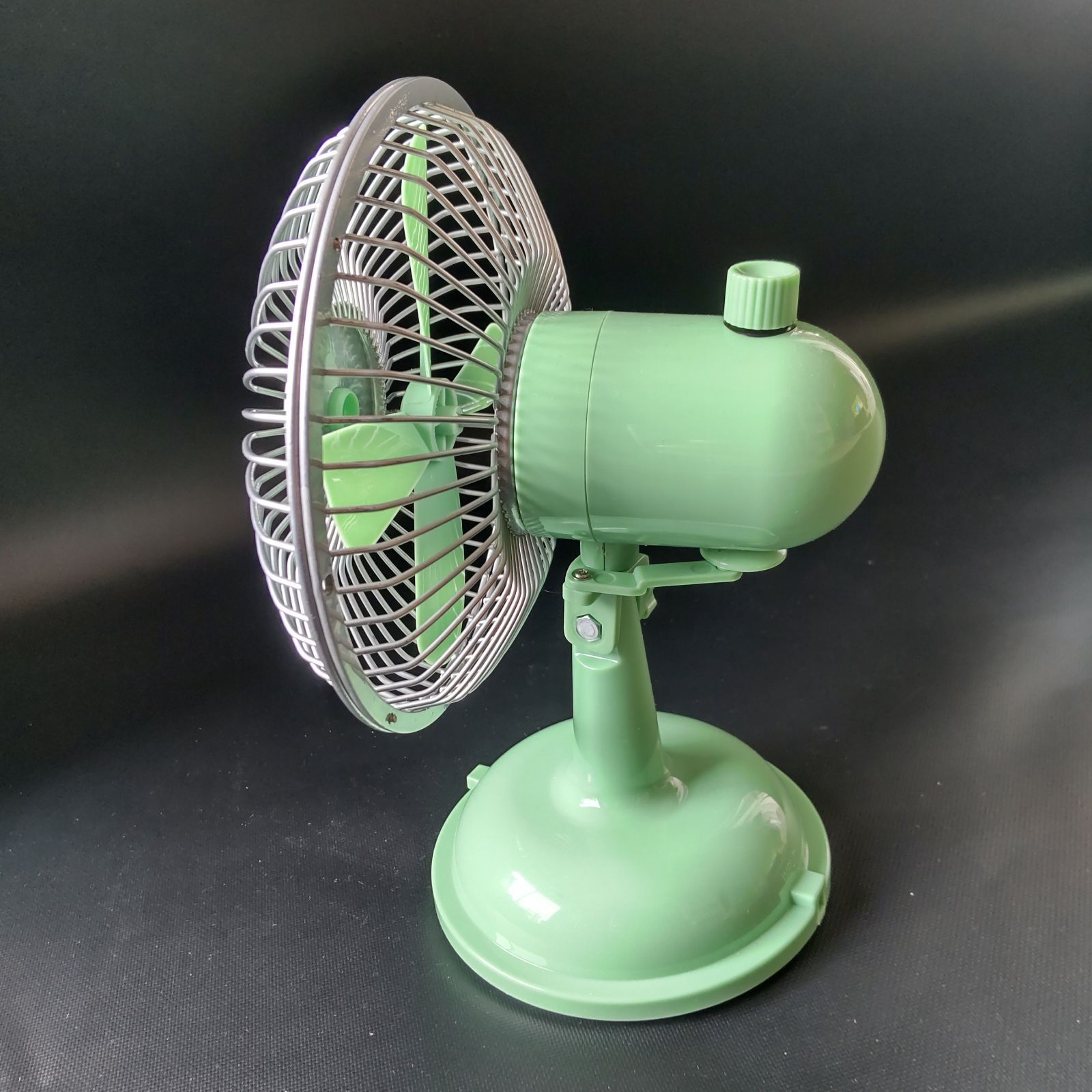新品未使用【卓上ミニ扇風機】グリーン 昭和レトロ - メルカリ 新品未使用【卓上ミニ扇風機】グリーン 昭和レトロ - メルカリ