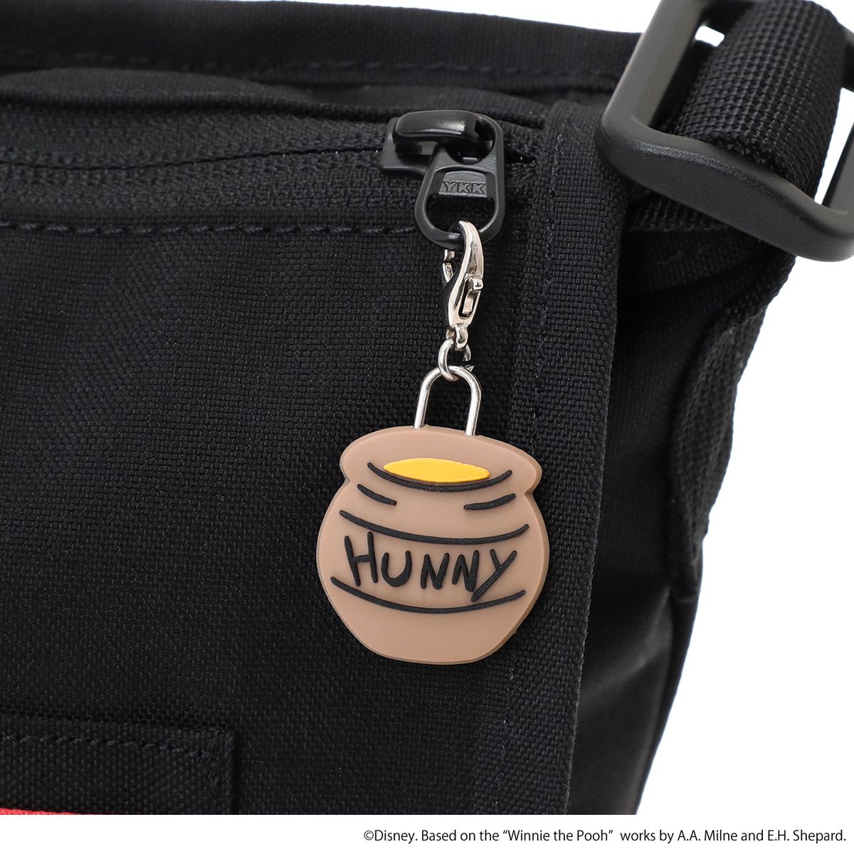 マンハッタンポーテージ くまのプーさん ショルダーバッグ メッセンジャーバッグ レディース ブランド 軽量 斜めがけ B5 Manhattan Portage POOH MP1605JRSFZP500PH25 DECORATOM_COM_BR