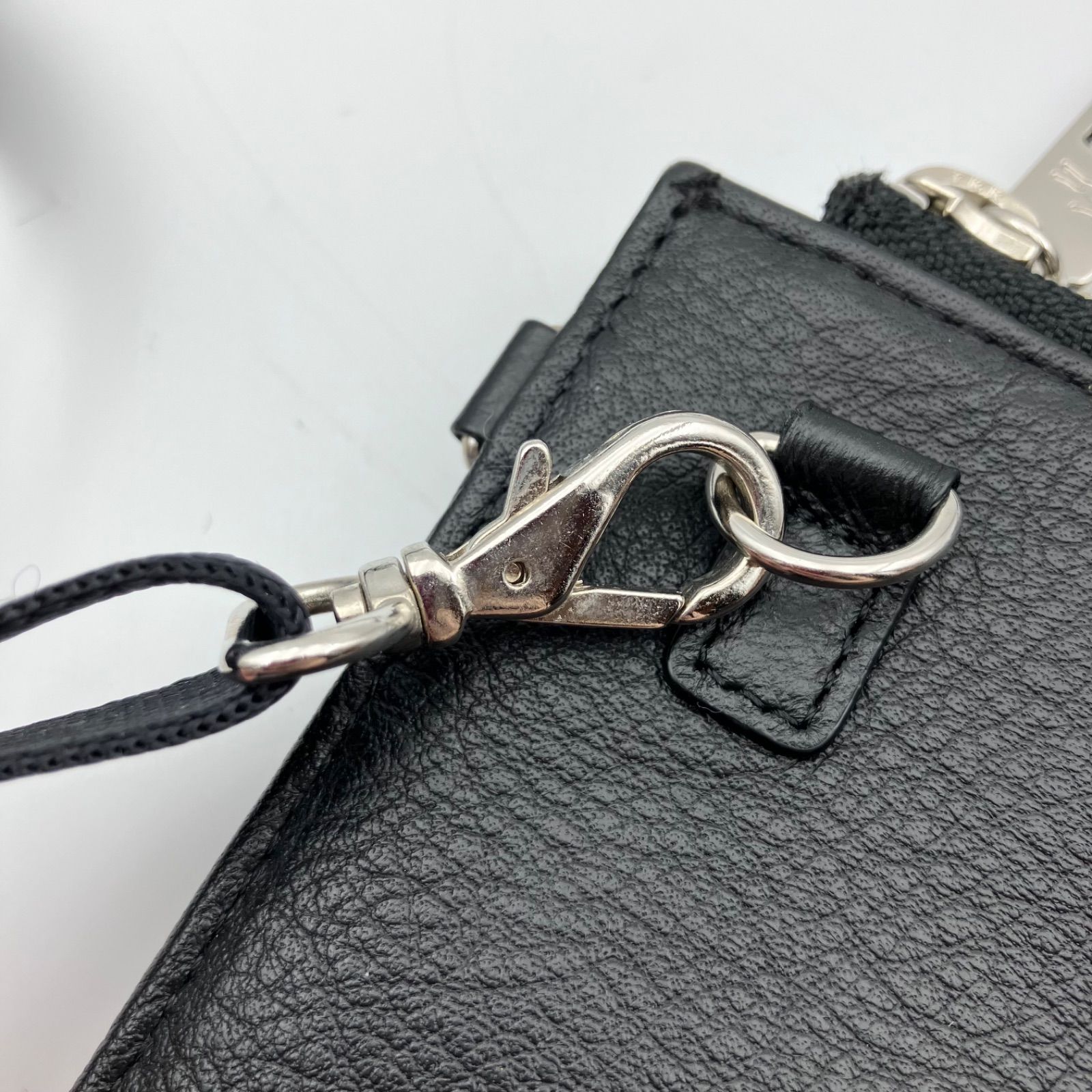 LACOSTE ラコステ パレット ストラップ マルチポーチ カウレザー