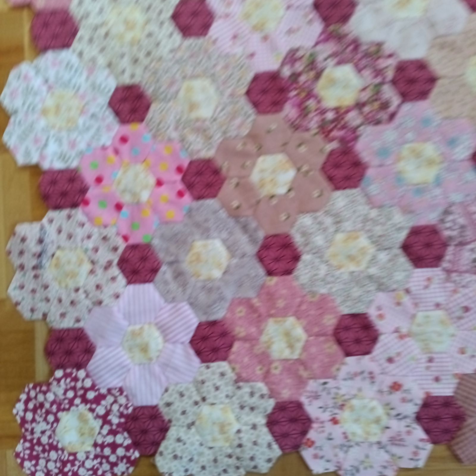 オファー パッチワークキルトトップ ヘキサゴン ハンドメイド パッチ