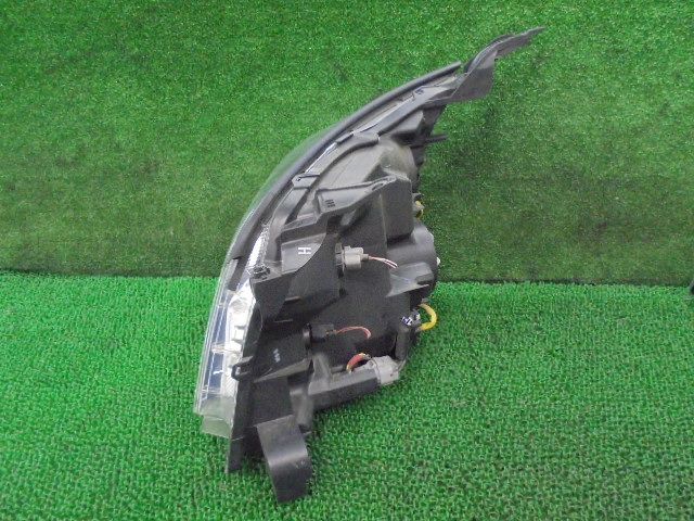 満足保障！ 4FQ3039 KGD5 トヨタ ノア ZRR70G 後期型 X ヘッドライト右 コイト28-221