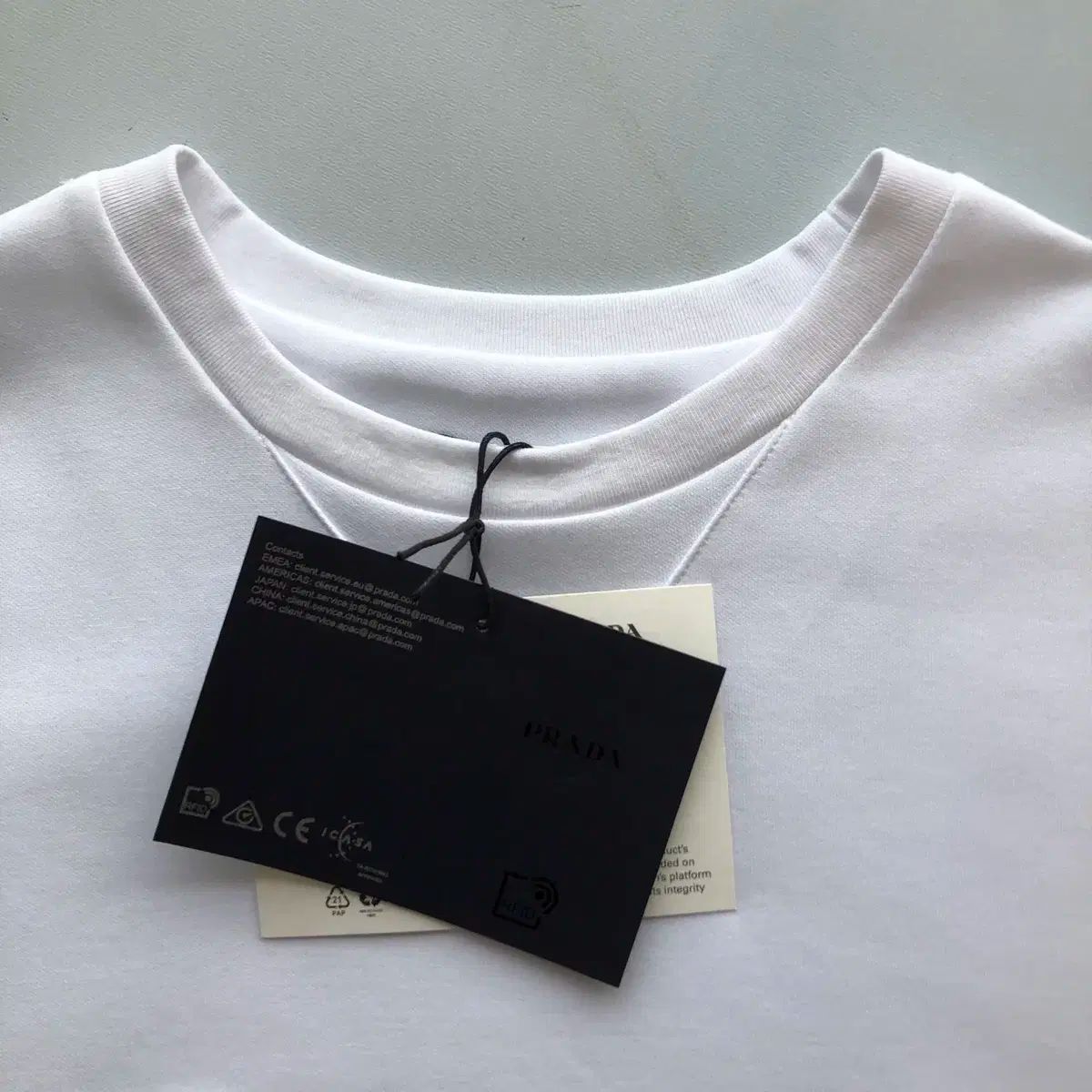 ホワイト♬プラダ 半袖Ｔシャツ 夏物 ホワイト♬プラダ 半袖Tシャツ 夏物 PRADA(プラダ) 夏 ユニ