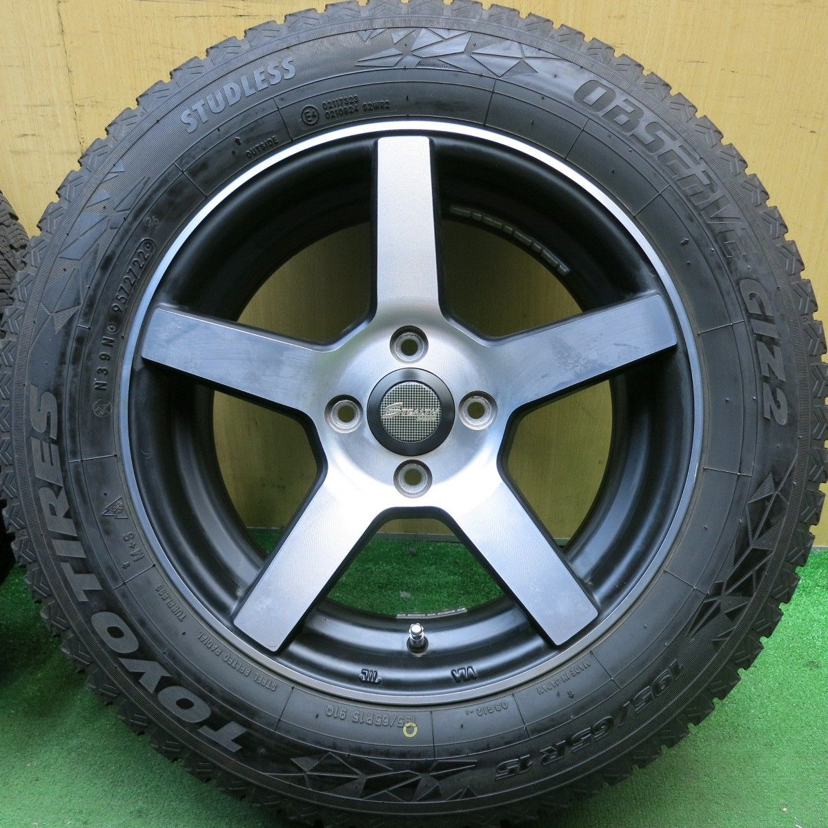 バリ溝 22年 キレイ 9.5分 STEALTH RACING SPEC-02 195 65R15 スタッドレス トーヨー オブザーブ GIZ2 ステルス レーシング 15インチ PCD100 4H 5100403HAス