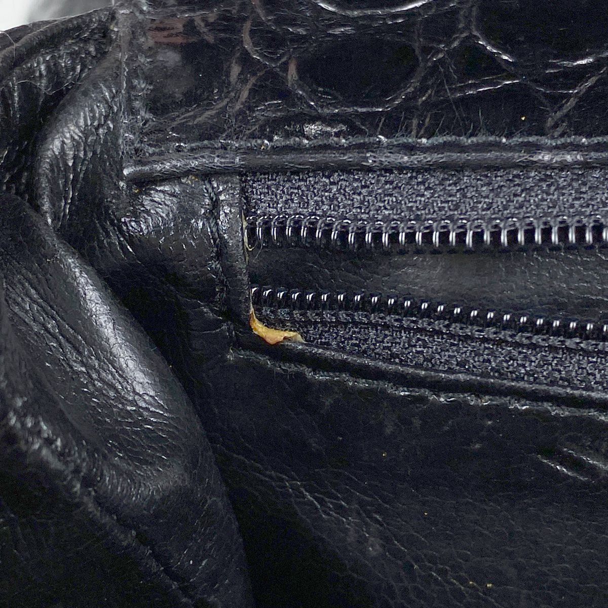 FERRAGAMO ブラックレザーショルダーバッグ サルヴァトーレフェラガモ Salvatore Ferragamo ロゴ ショルダー