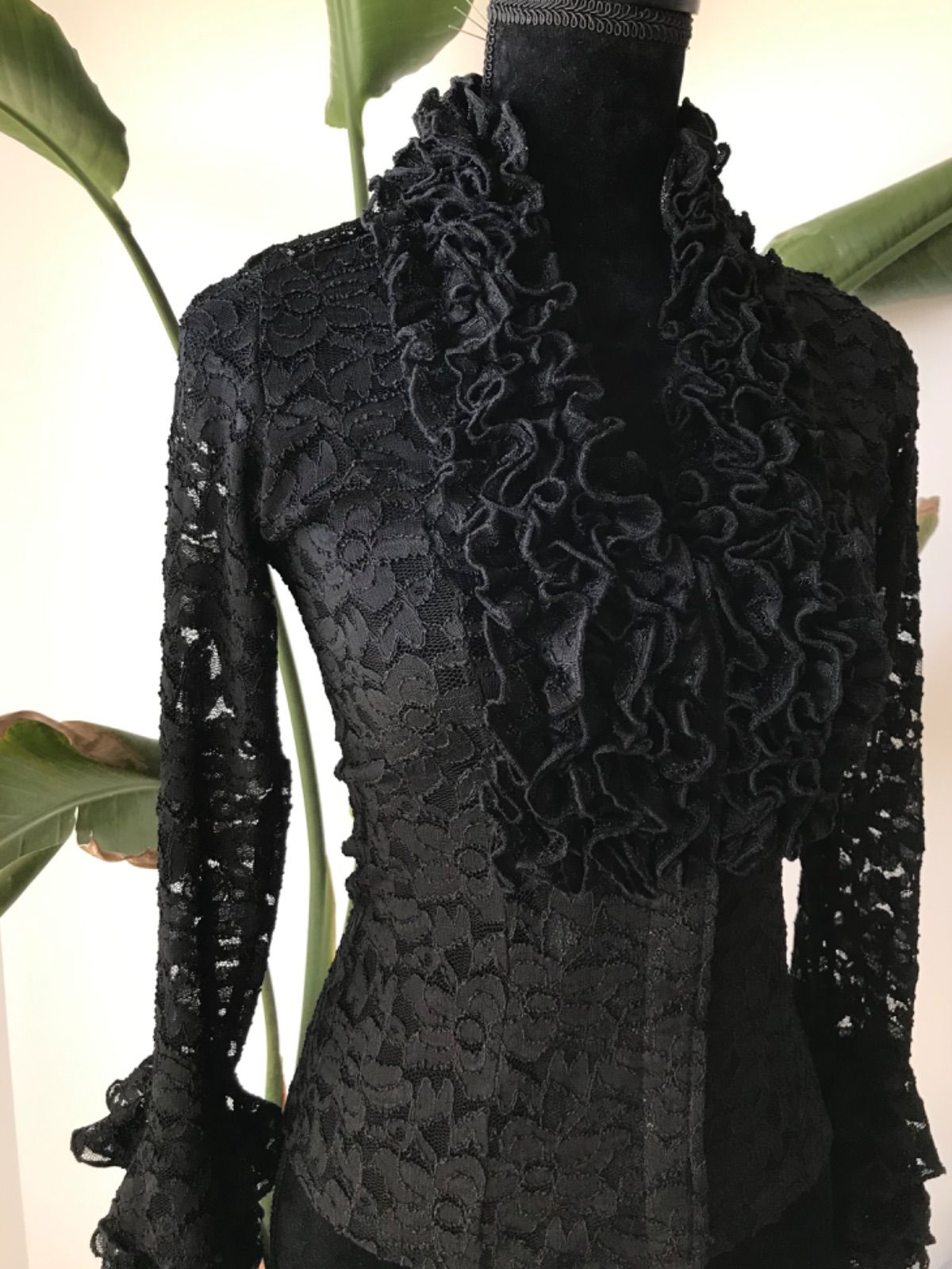 フラメンコ 総レース ブラウス ベージュ 長袖ミニ4段ボランテ　スペインMサイズ フラメンコ 総レース ブラウス ベージュ 長袖ミニ4段ボランテ スペイン