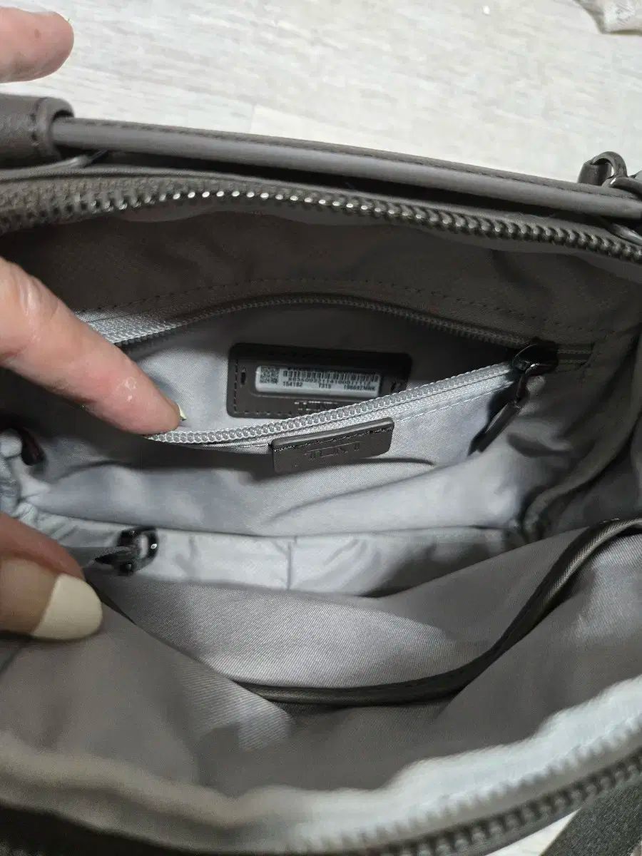 Tumi トゥミ ボイジャー テガンクロスボディバッグ定価 405 720 웓 DECORATOM_COM_BR