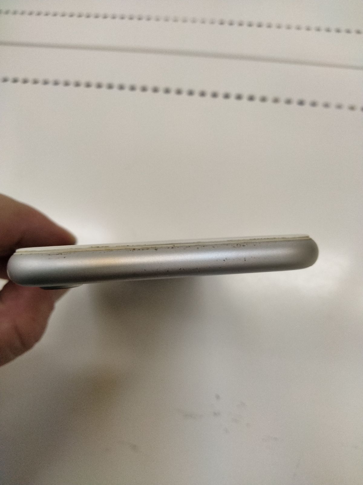 売れ筋 【SIMロック解除済み】iPhone8 64GB アイフォン