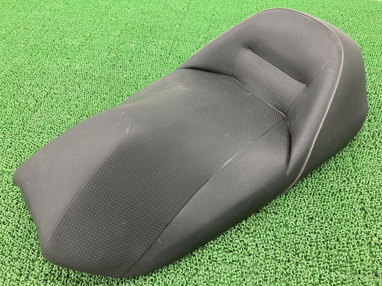 マジェスティ250 フロントシート 5GM ヤマハ 純正 中古 バイク 部品 SG03J マジェスティC メインシート 破れ無し 車検 Genuine