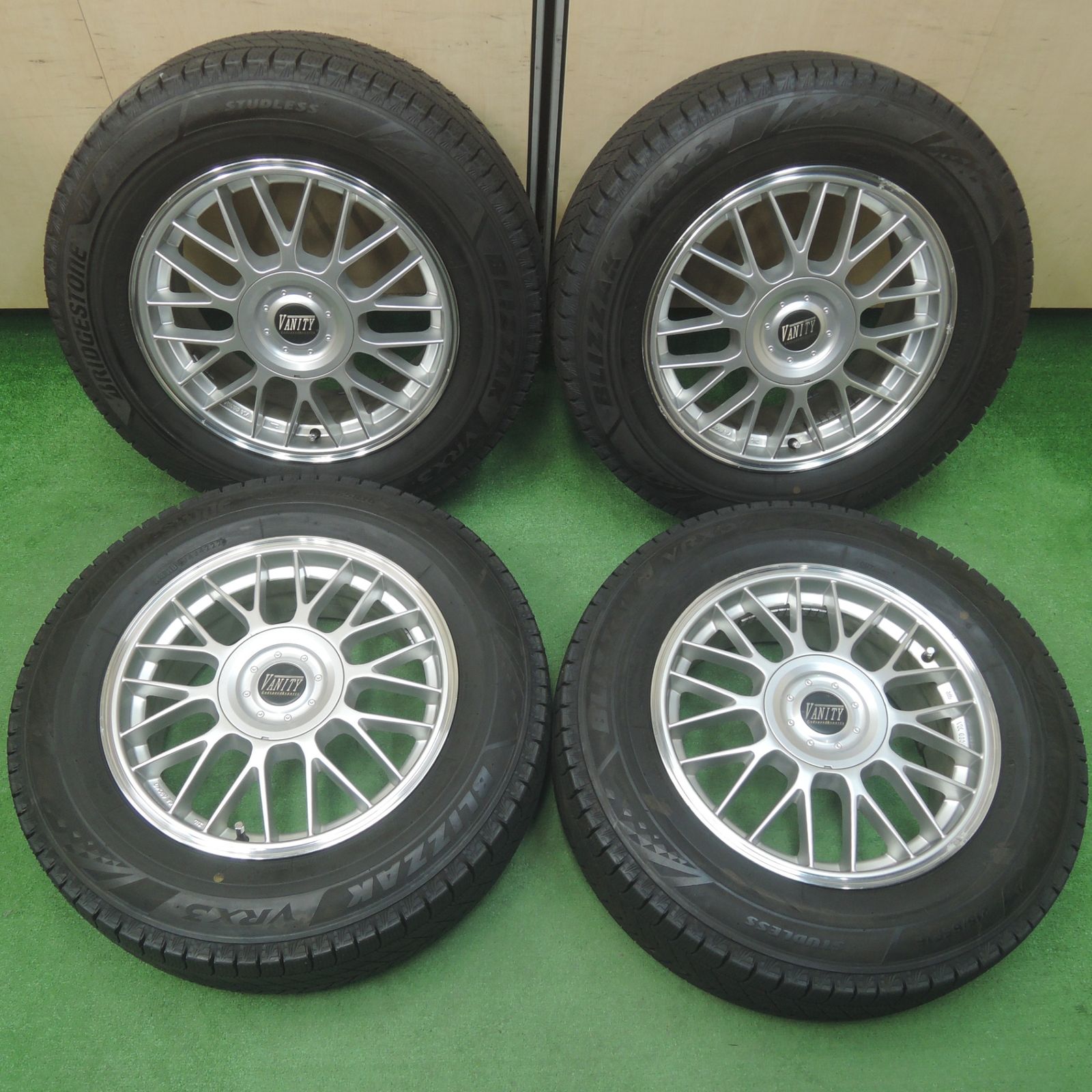 *送料無料* バリ溝！22年！ほぼ10分スタッドレス 215/65R16 ブリヂストン ブリザック VRX3 VANITY 16インチ PCD114.3/4H 5H マルチ4011707SYス