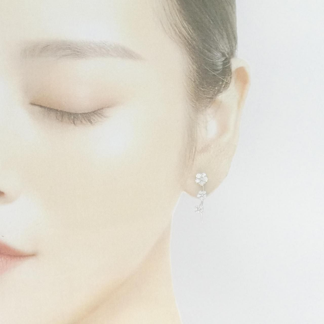 K18WG フラワー ダイヤモンド ピアス 0.90CT - メルカリ 