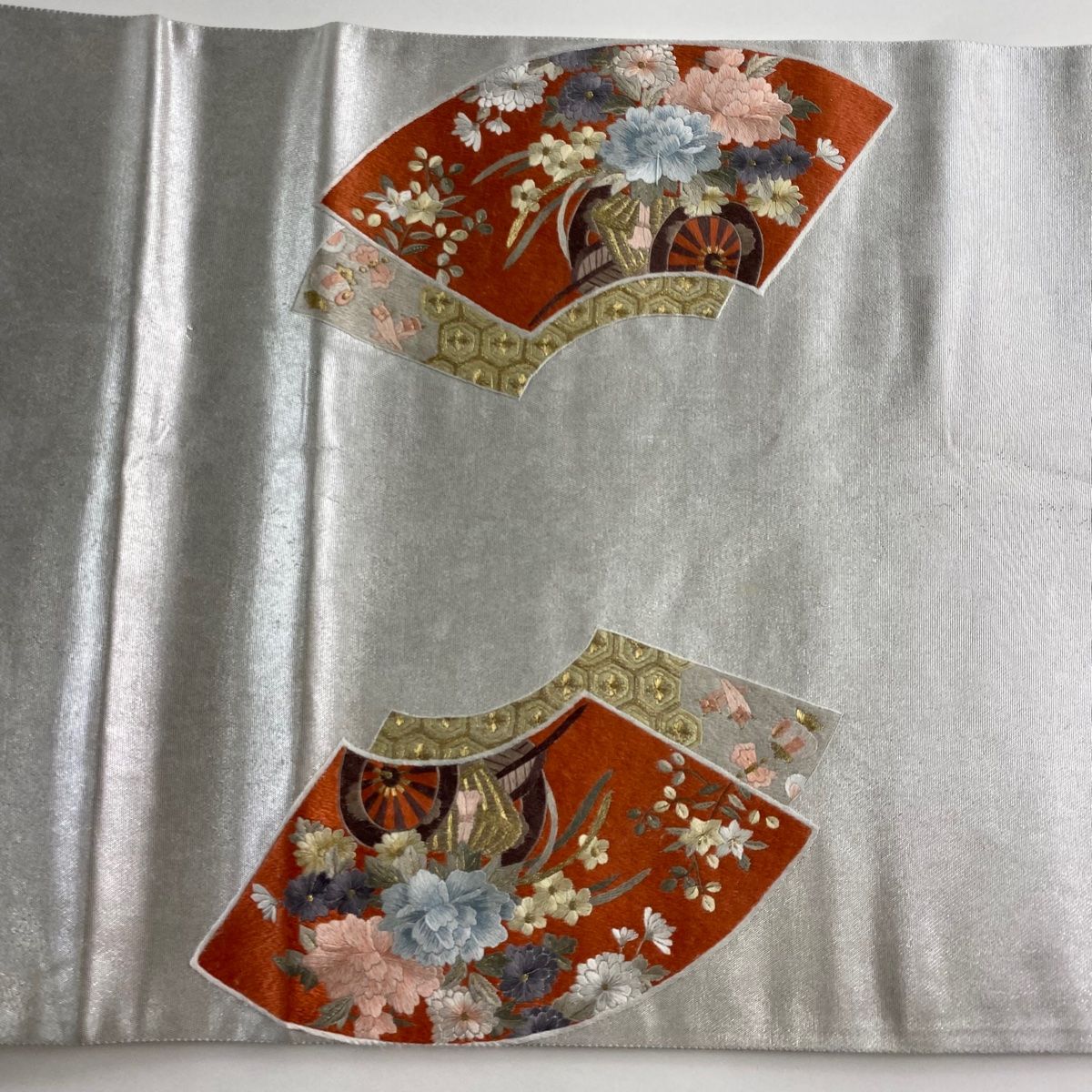 袋帯 秀品 扇面 花車 金糸 蘇州刺繍 銀色 お太鼓柄 正絹 【中古