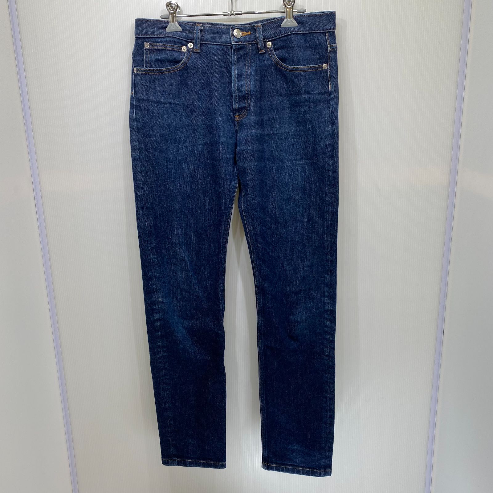 A.P.C. デニムパンツ RN:149947 インディゴ - メルカリ A.P.C. デニムパンツ RN:149947 インディゴ - メルカリ
