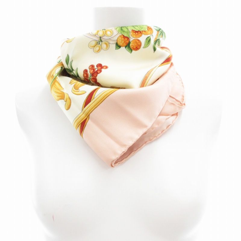 サルヴァトーレフェラガモ Salvatore Ferragamo スカーフ チーフ 総柄