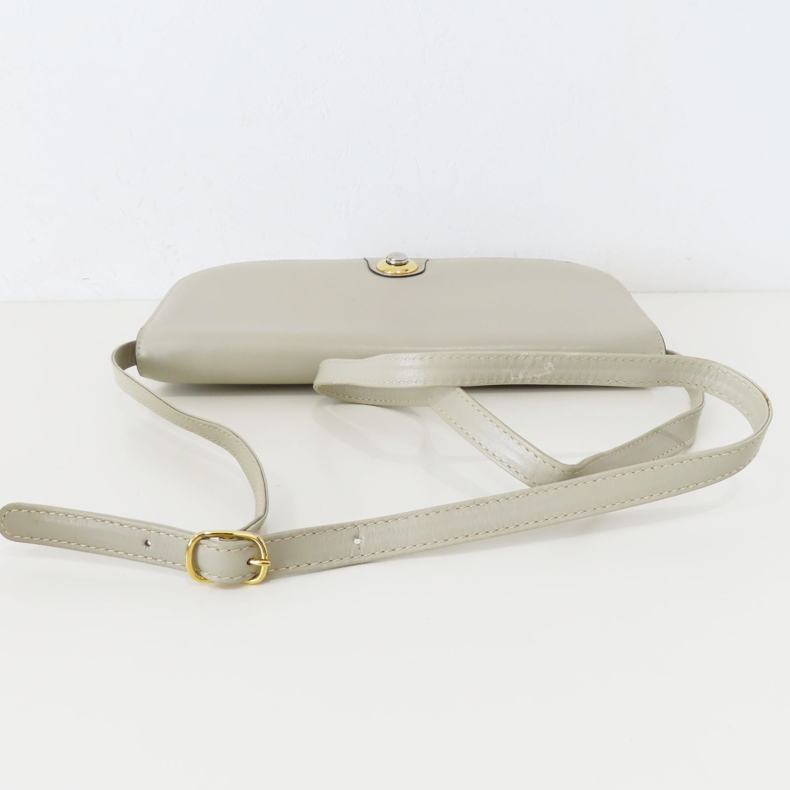 K08 BALLY バリー Bロゴ フラップ レザー ショルダーバッグ アイボリー  