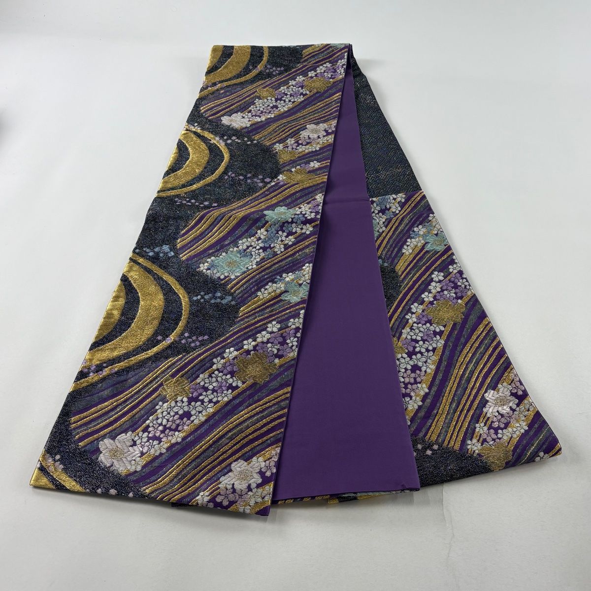 袋帯 秀品 鈴乃屋 桜 流水 刺繍 箔 ベージュ 六通 正絹 【中古】