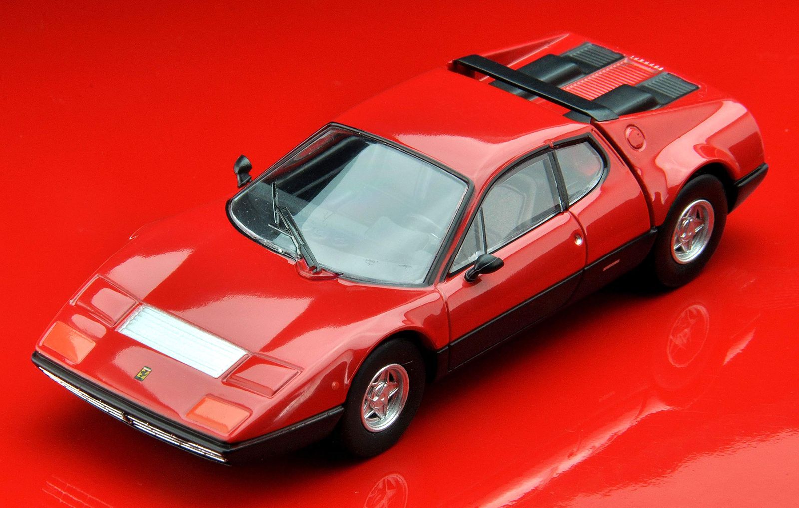 トミカリミテッドヴィンテージ ネオ 1/64 TLV-NEO フェラーリ 365 GT4