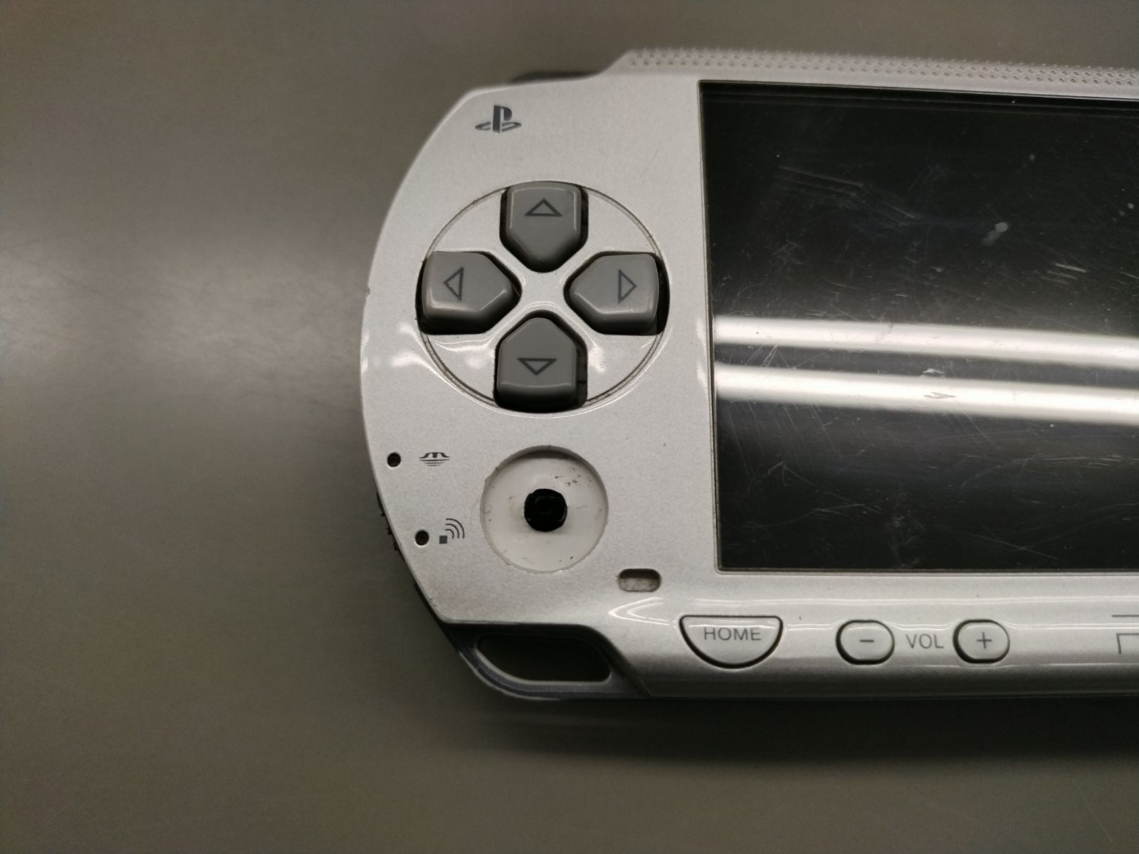 PSP1000・2000本体のみ【ジャンク品】バッテリーが有れば動きます ジャンク品】SONY PSP-1000 セラミック・ホワイト 本体のみ