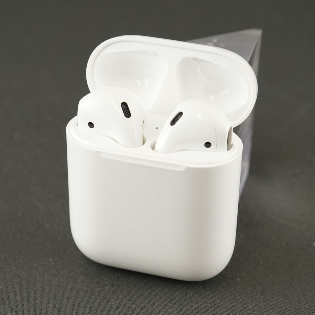 Apple AirPods with Charging Case エアーポッズ ワイヤレスイヤホン 品 第二世代 Bluetooth MV7N2J|A 完動品 T V9538