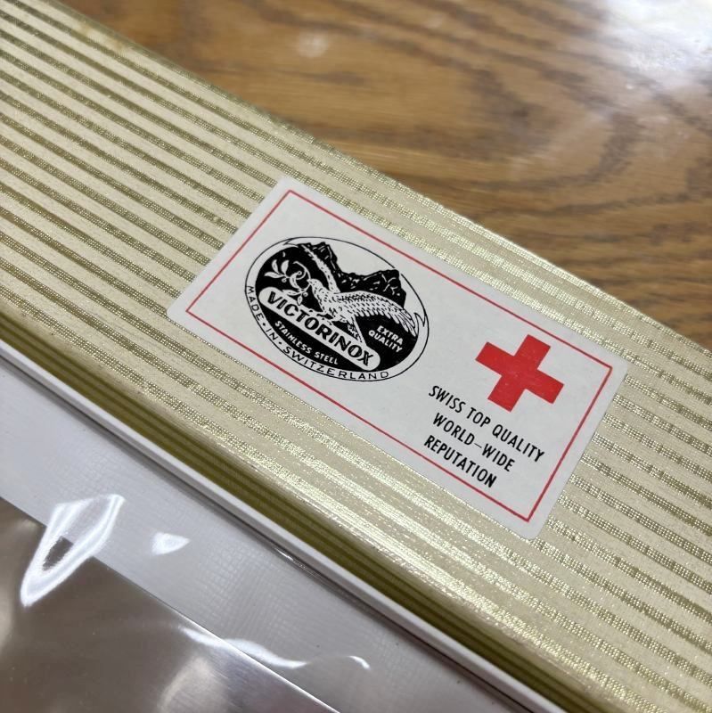 VICTRINOX