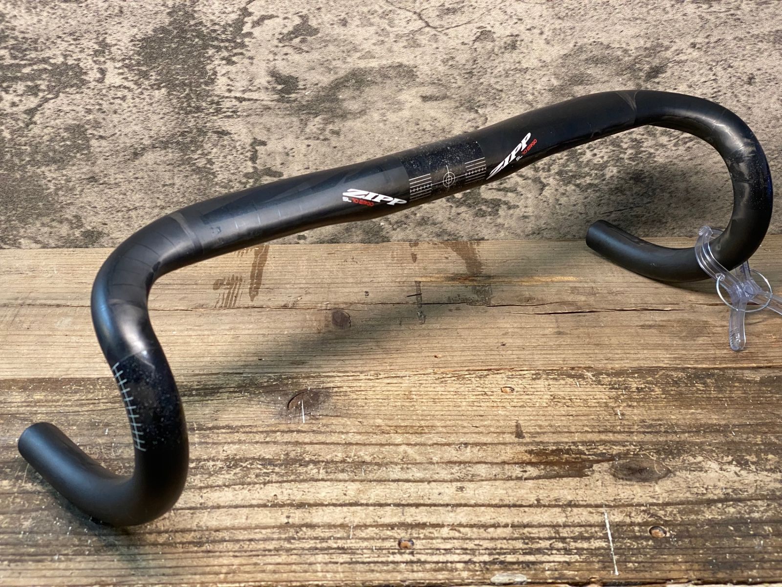 ZIPP カーボンドロップハンドル ZIPP ( ジップ ) ロードバイク用ハンドルバー（ドロップハンドルバー
