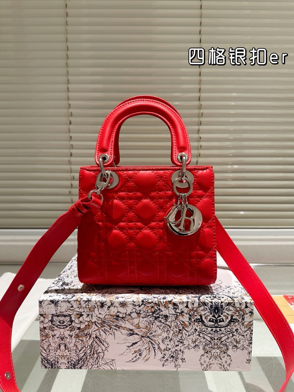 【格安・新品】総額15,000円以上★Dior★まとめ売り！おまけ付き 今日特価】Dior Lady Dior Lambskin Bag with Foldable Gift Box