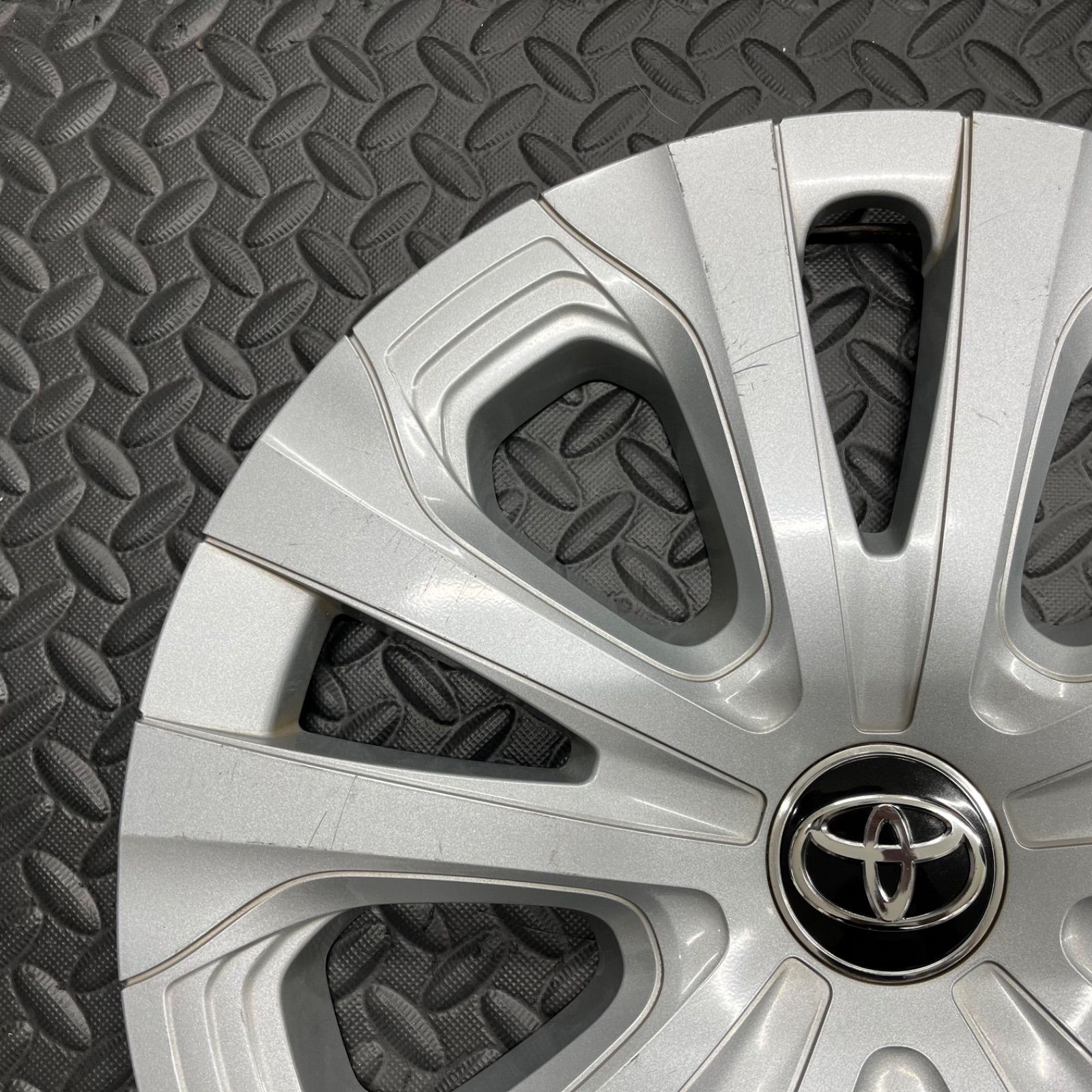 50プリウス後期　ホイールカバー トヨタ プリウス 50 後期 純正 15インチ ホイールキャップ