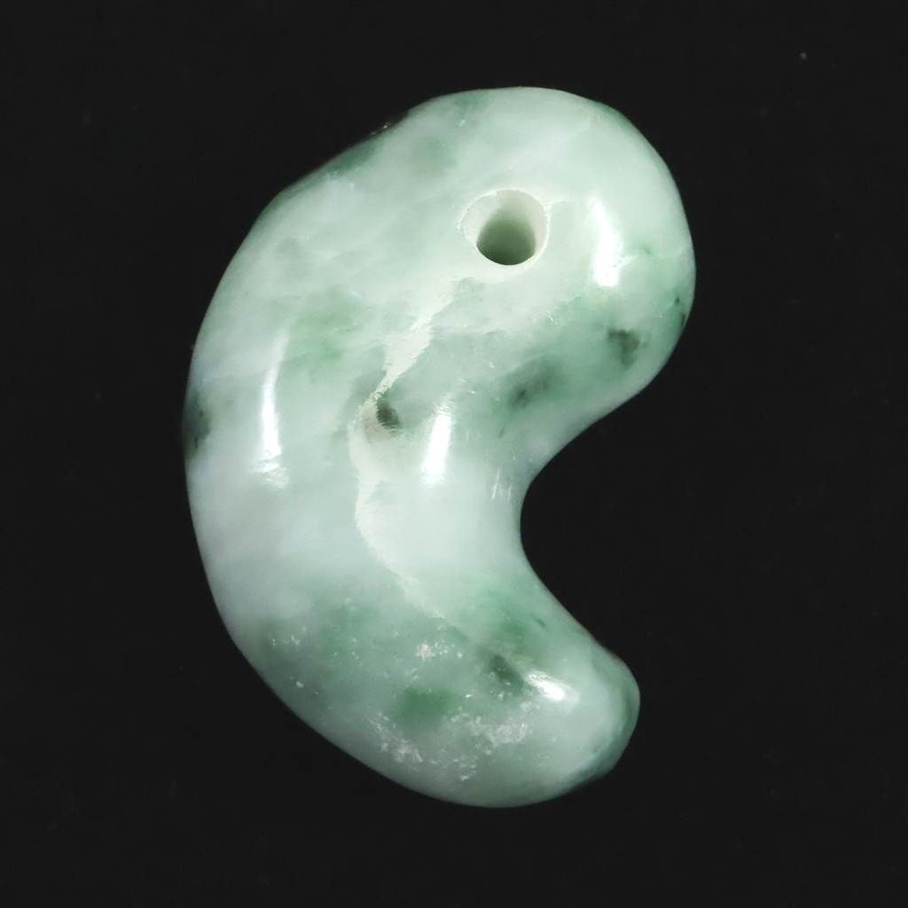 糸魚川翡翠 ヒスイ 小滝産 薄緑 30mm勾玉 ディレクトリカード付 13.80g