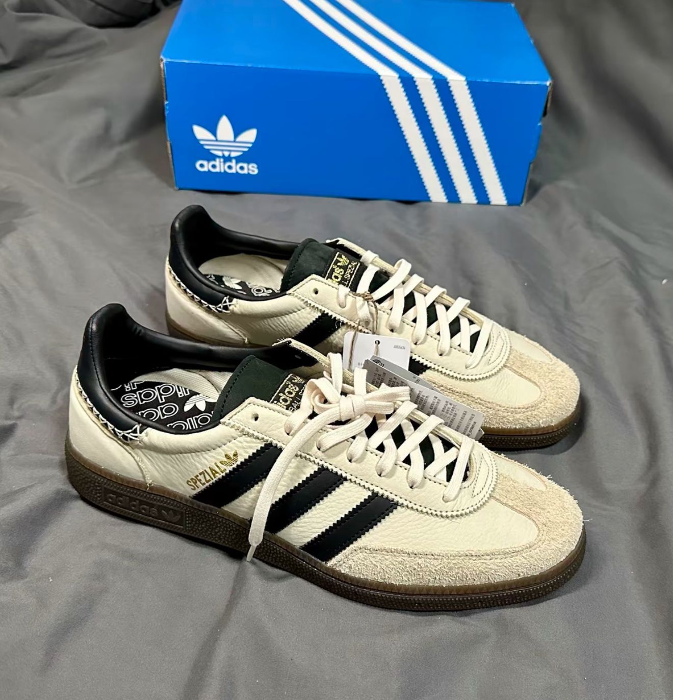 アディダス　ie3698 25cm 新品箱付き　国内正規品 アディダスie3698 25cm 新品箱付き国内正規品