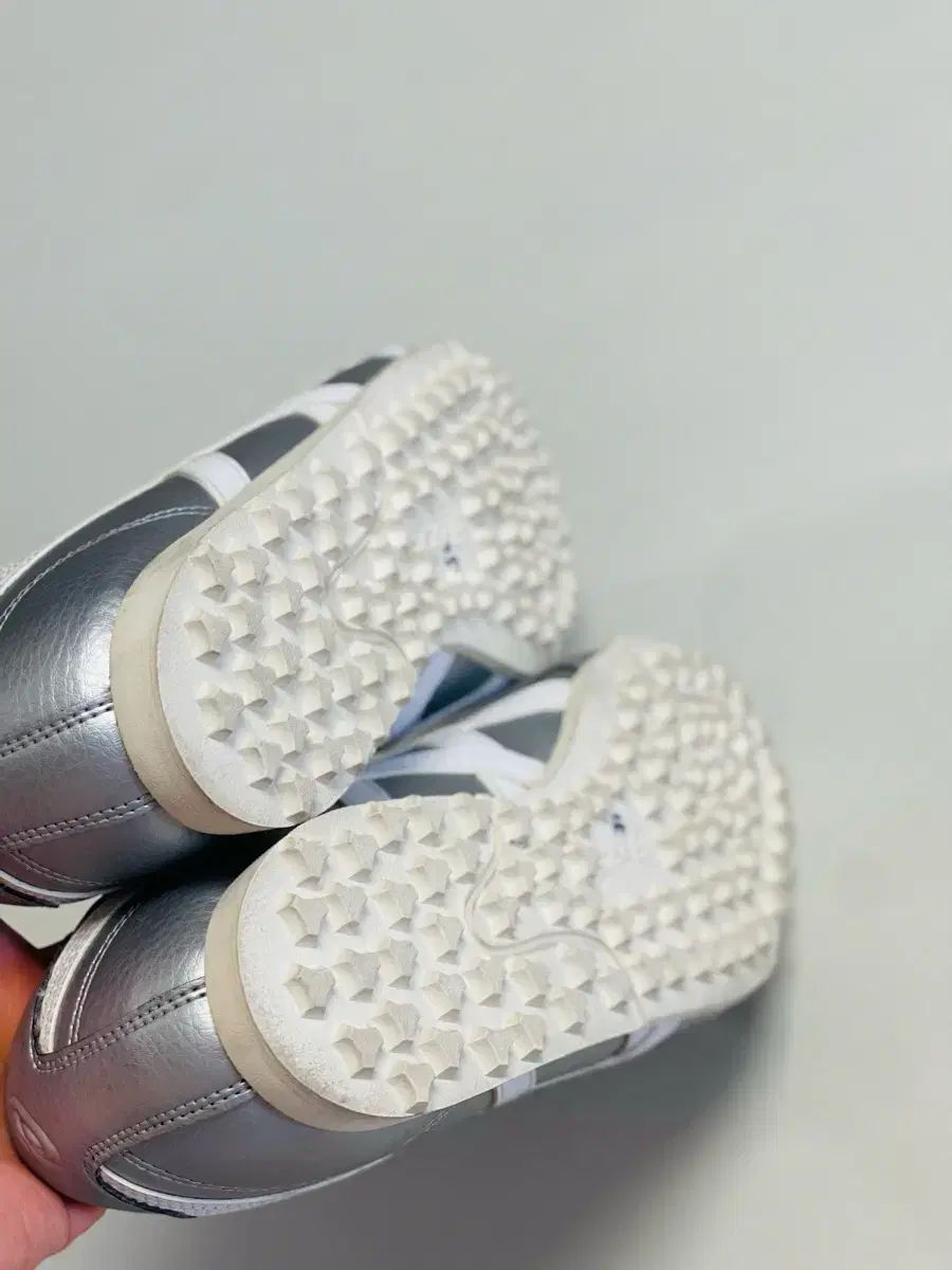 アシックス シルバー