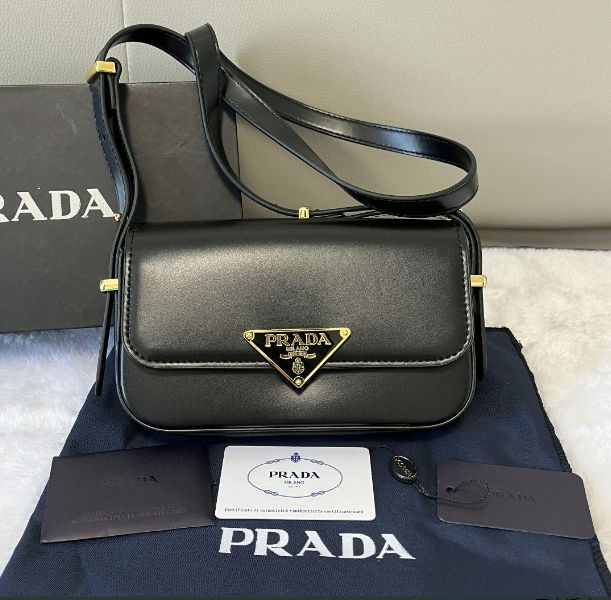 即発・新品 PRADA プラダノベルティショルダーバック