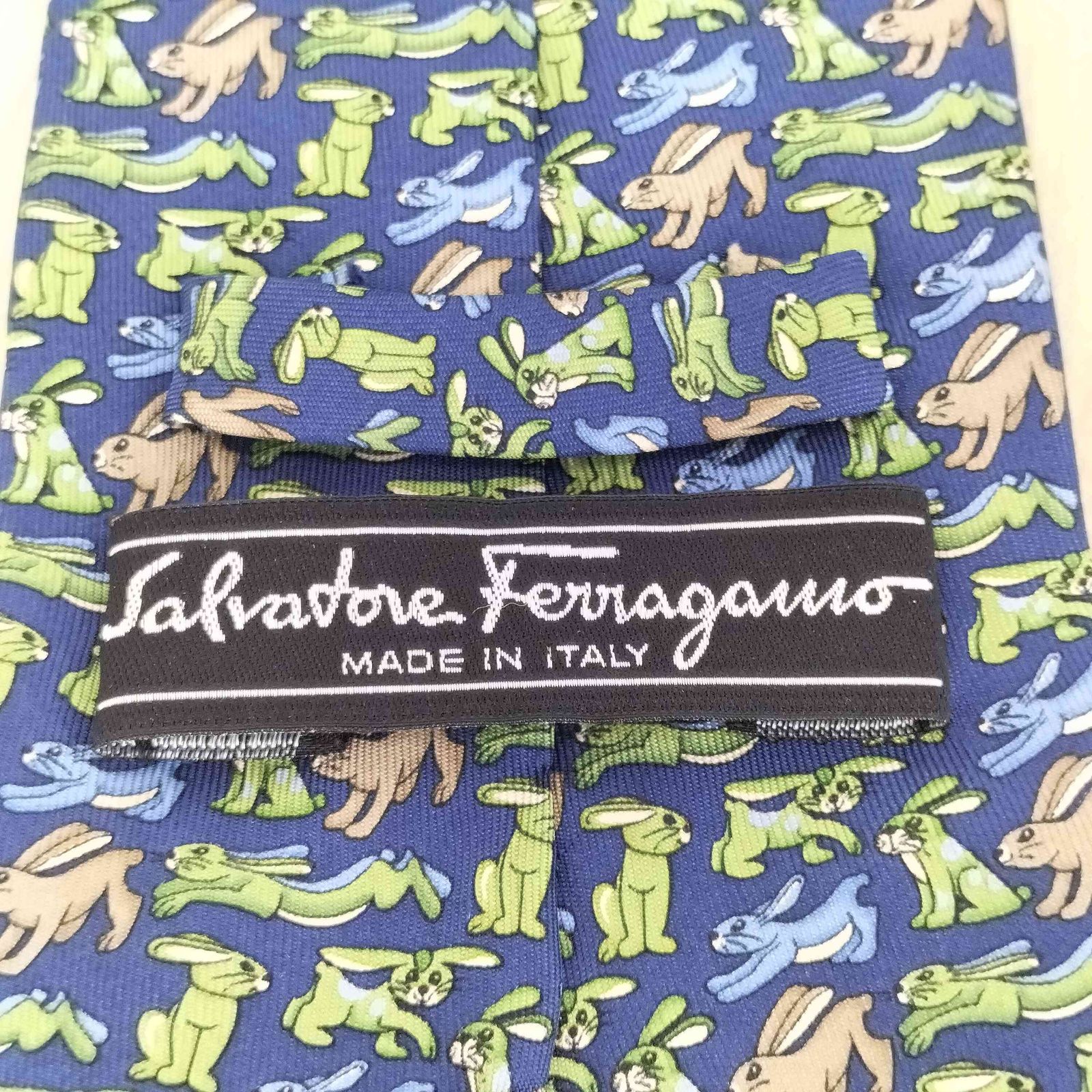 Salvatore Ferragamo 緑色ウサギ ネクタイ サルヴァトーレフェラガモ Salvatore Ferragamo ウサギ柄シルク