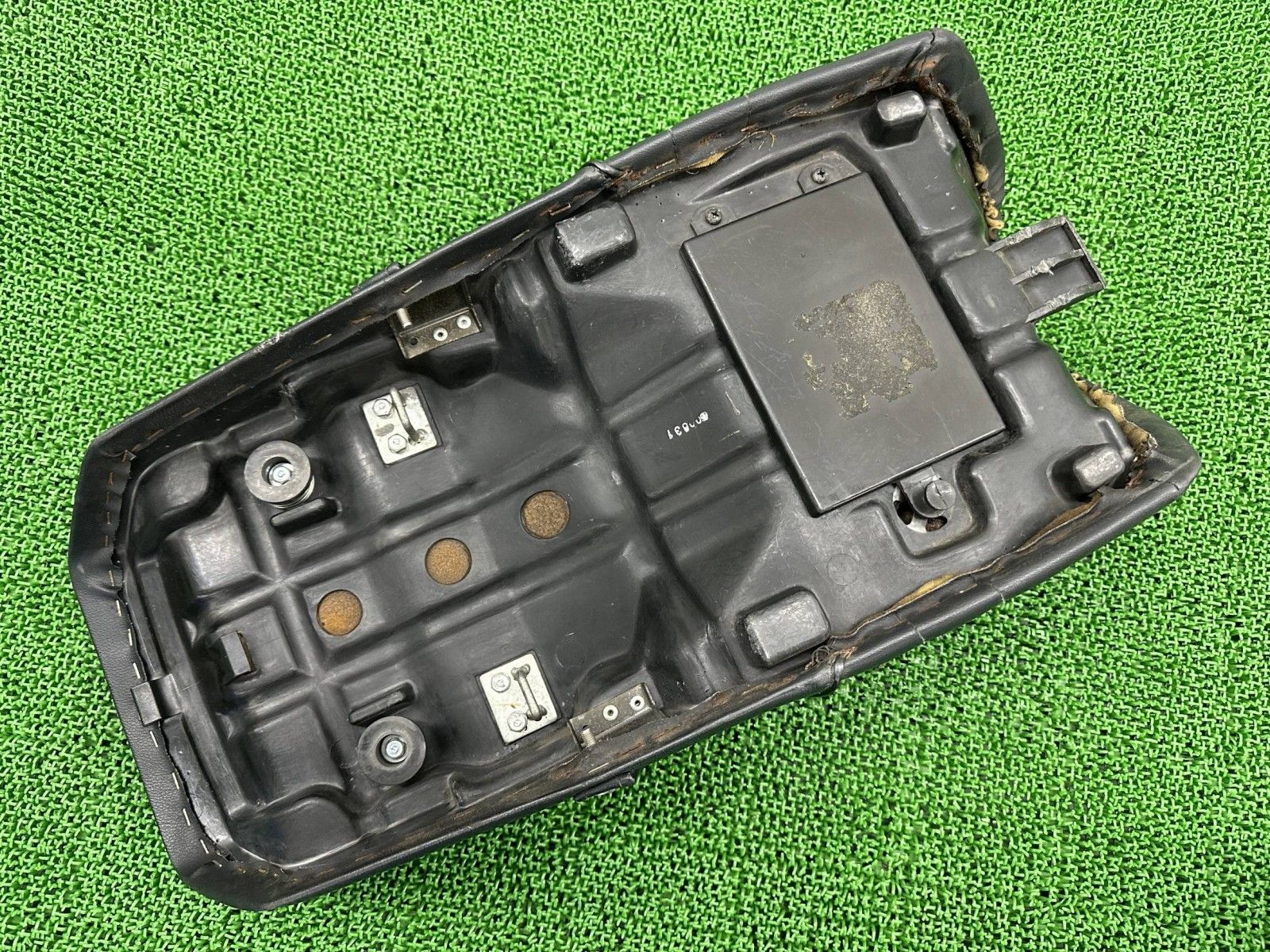GPZ900R シート 53001-1370 カワサキ 純正 中古 バイク 部品 ZX900A