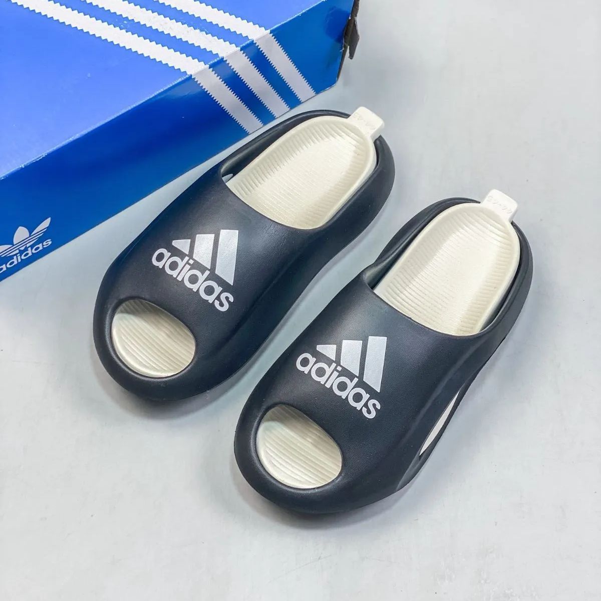 新品 KAE WEST X adidas YEEZY Slide“BONE”