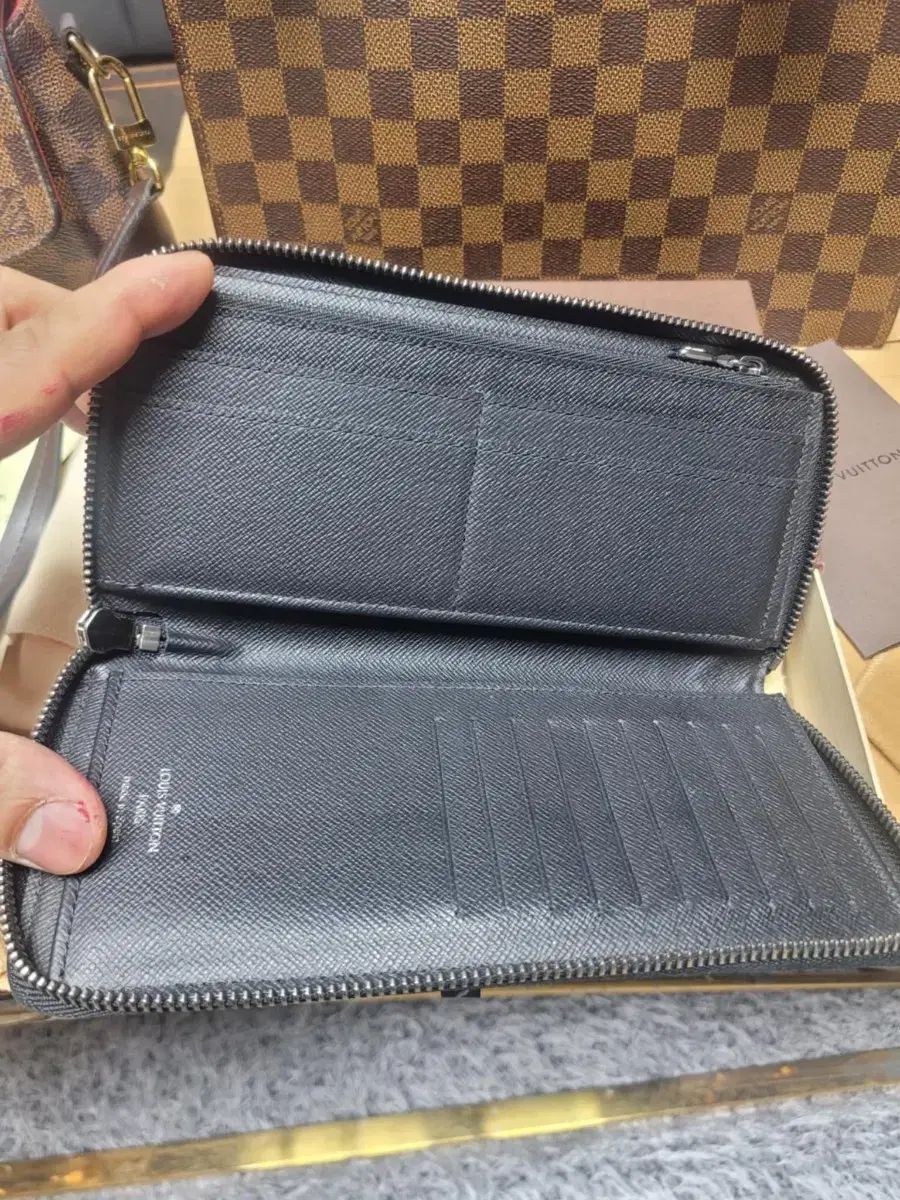 Louis Vuitton ルイヴィトン 高価な モノグラム 長財布 ラウンドファスナー