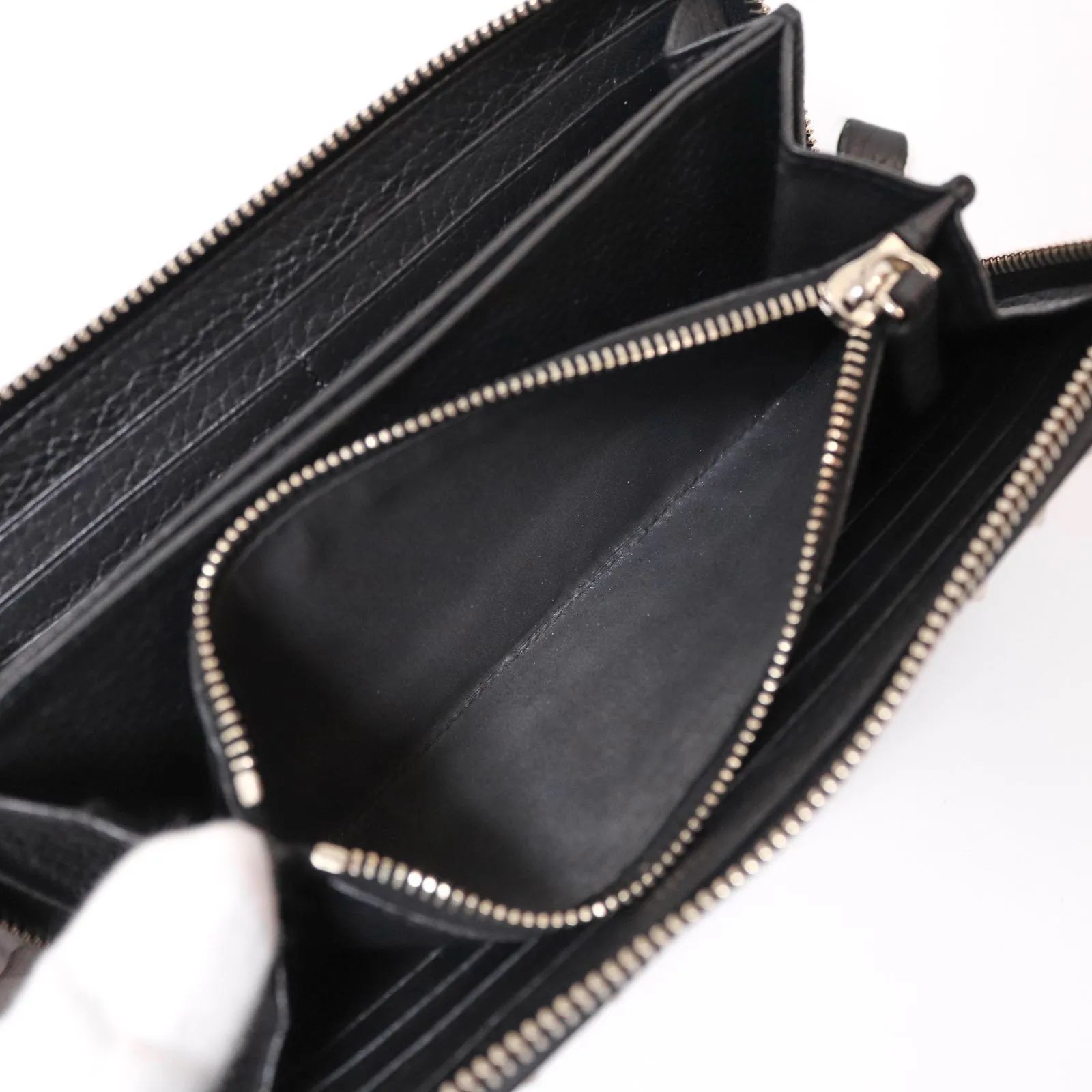 VALENTINO ロックスタッズ グレインカーフスキン 財布 ブラック - メルカリ