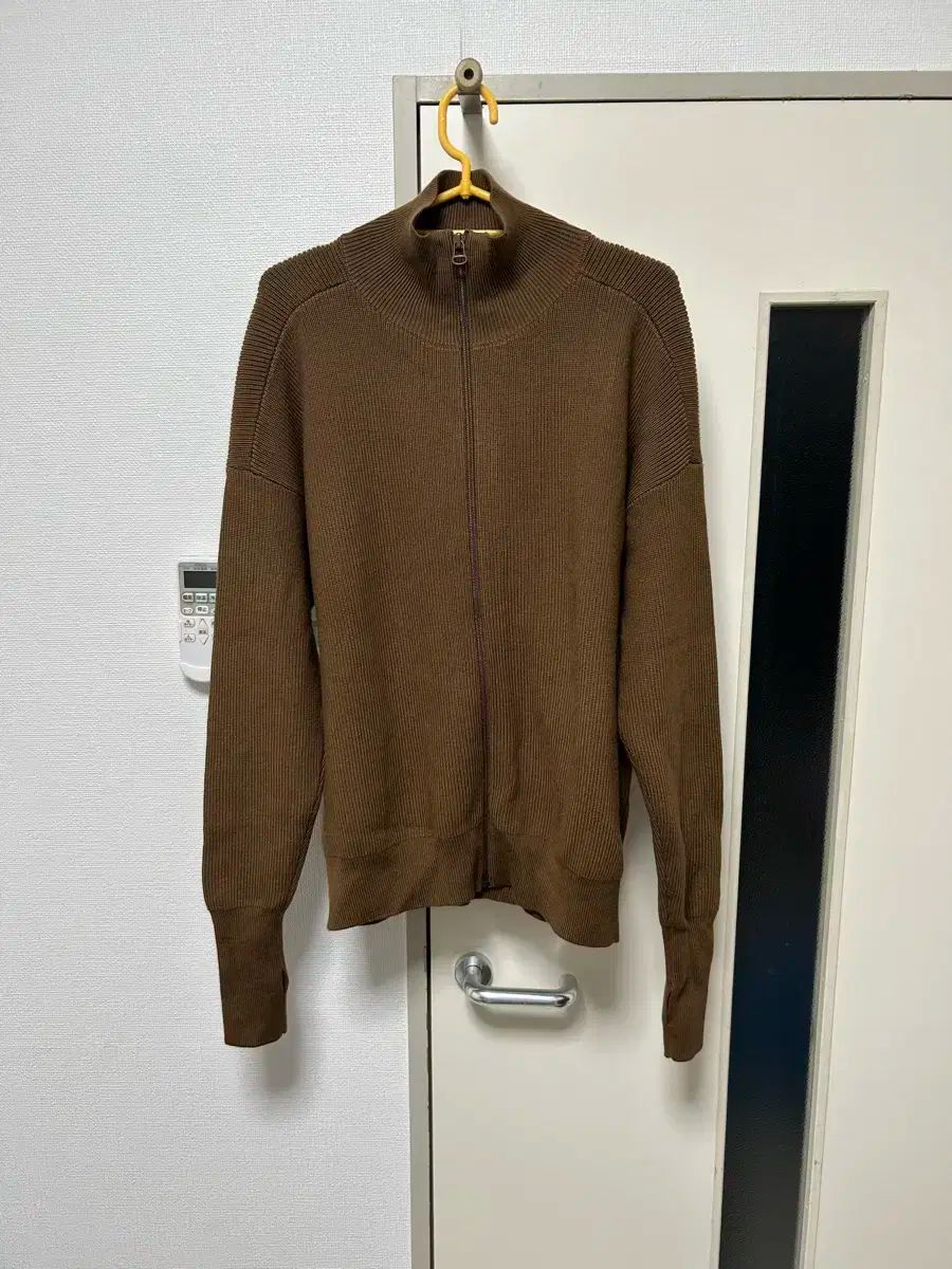 【雷市場（ポンジャン）商品韓国直送】 L ） UNIQLO(ユニクロ) U メリノ ジップアップ 茶色
