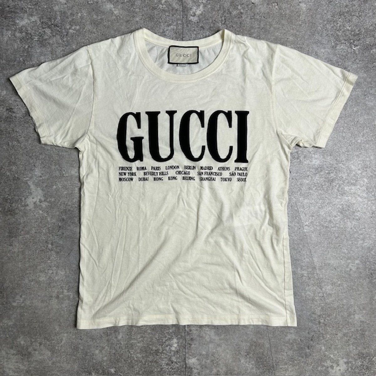 美品　グッチ　GUCCI Tシャツ　8A  クリーム色 GUCCI”プリント コットンジャージー Tシャツホワイト | GUCCI公式