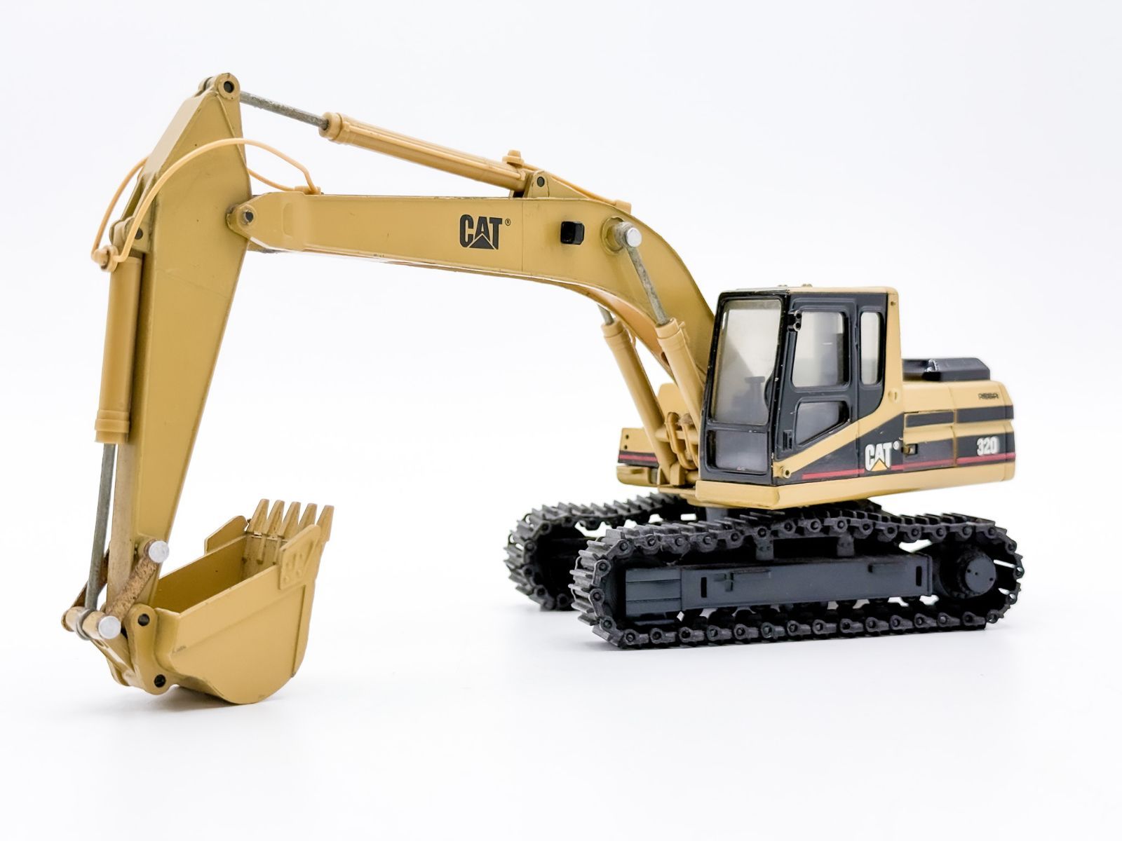 ＣＡＴ　油圧ショベル　３２０Ｄ　1／40 ミニカー　未使用 希少！Caterpillar 320 油圧ショベル ミニチュア建機 1/40
