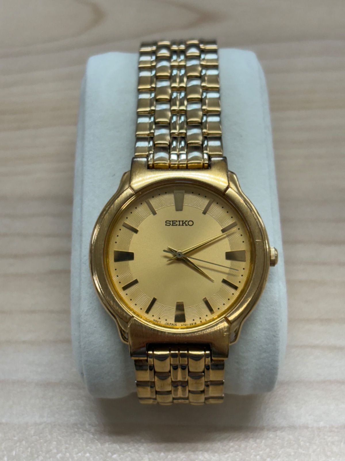 SEIKO STEEL V701 2B60 2V18 ゴールド クォーツ 時計 - メルカリ