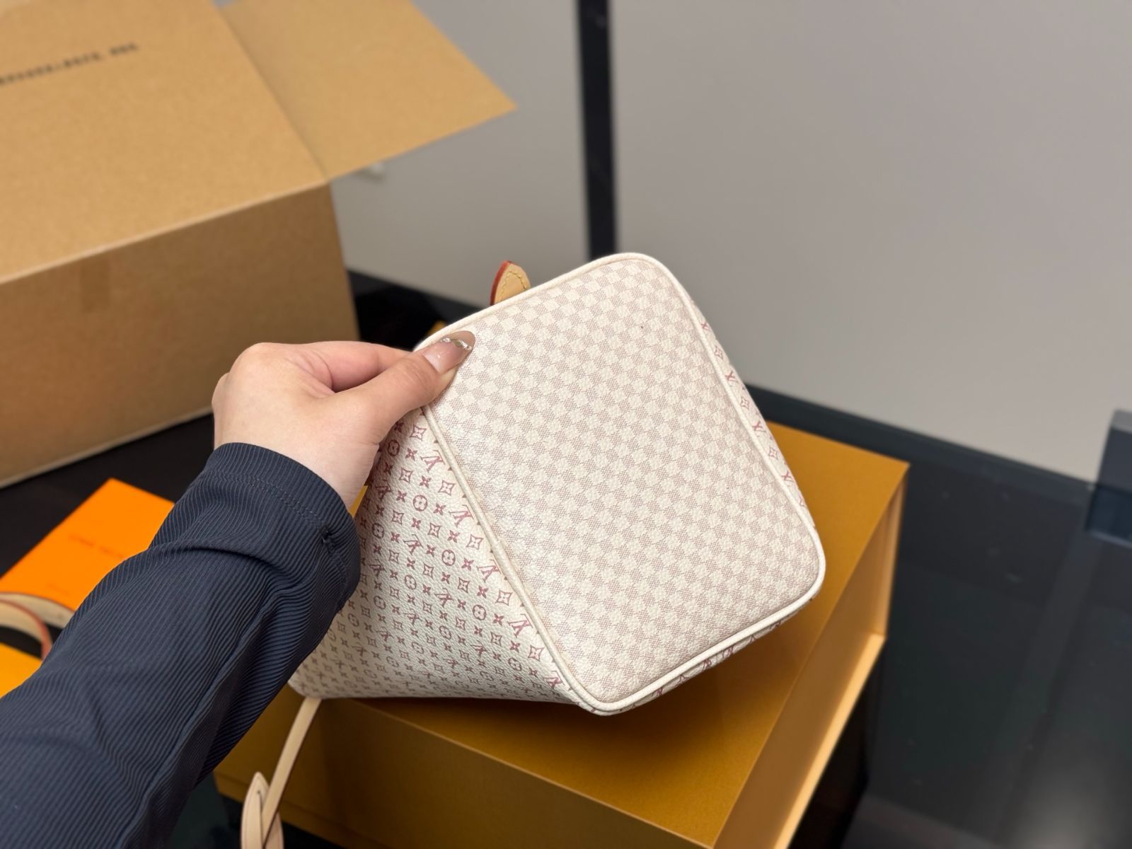 LV