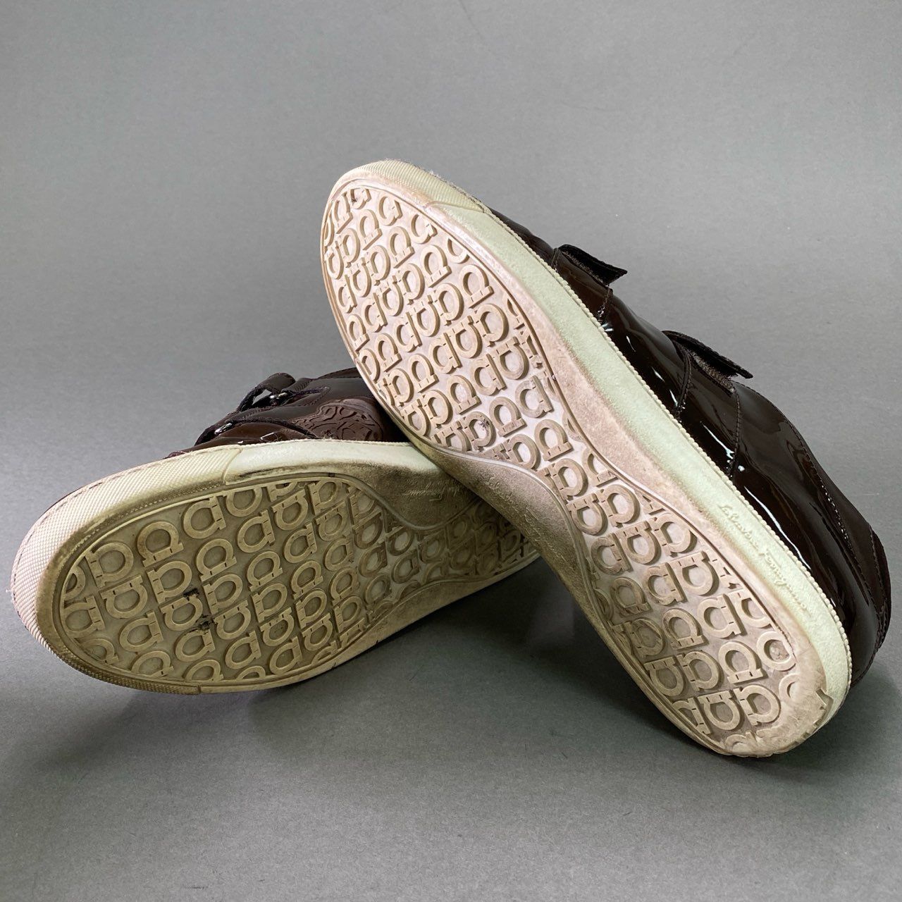 4d22 Salvatore Ferragamo サルヴァトーレ フェラガモ エナメル