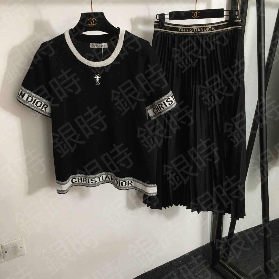 極美品  DIOR クリスチャンディオール スーツ  半袖（tシャツ）/プリーツスカート 黒/白