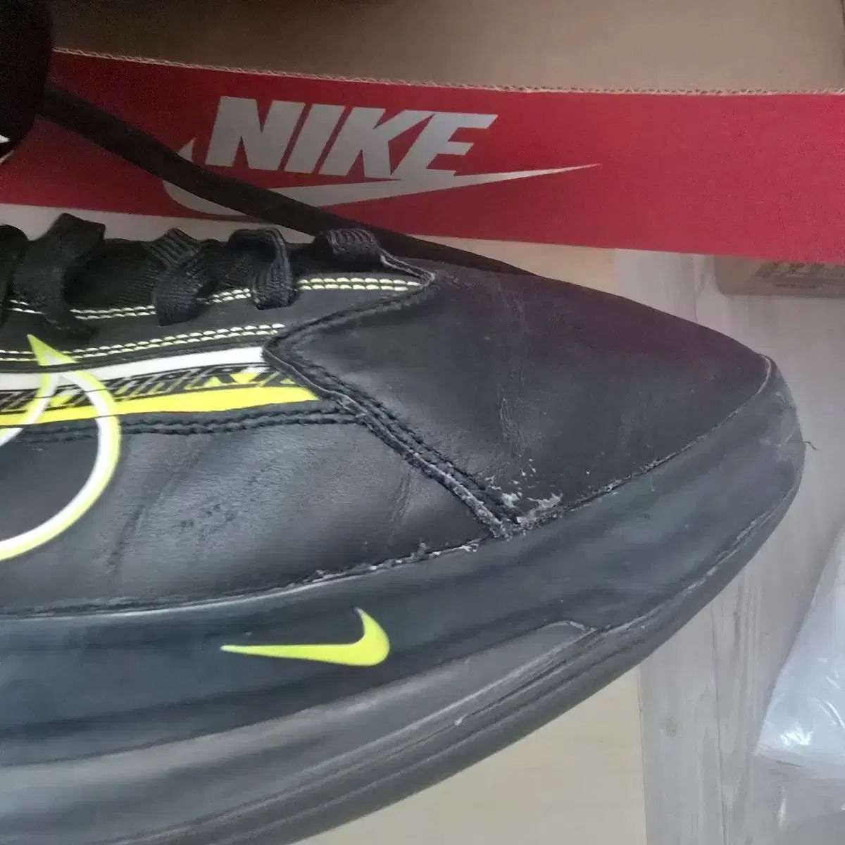 NIKE
