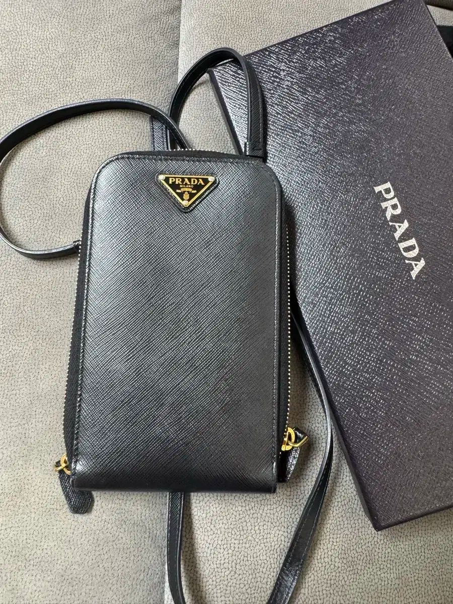 PRADA プラダ ブラック サフィアーノ ミニ バッグ スマホポーチ