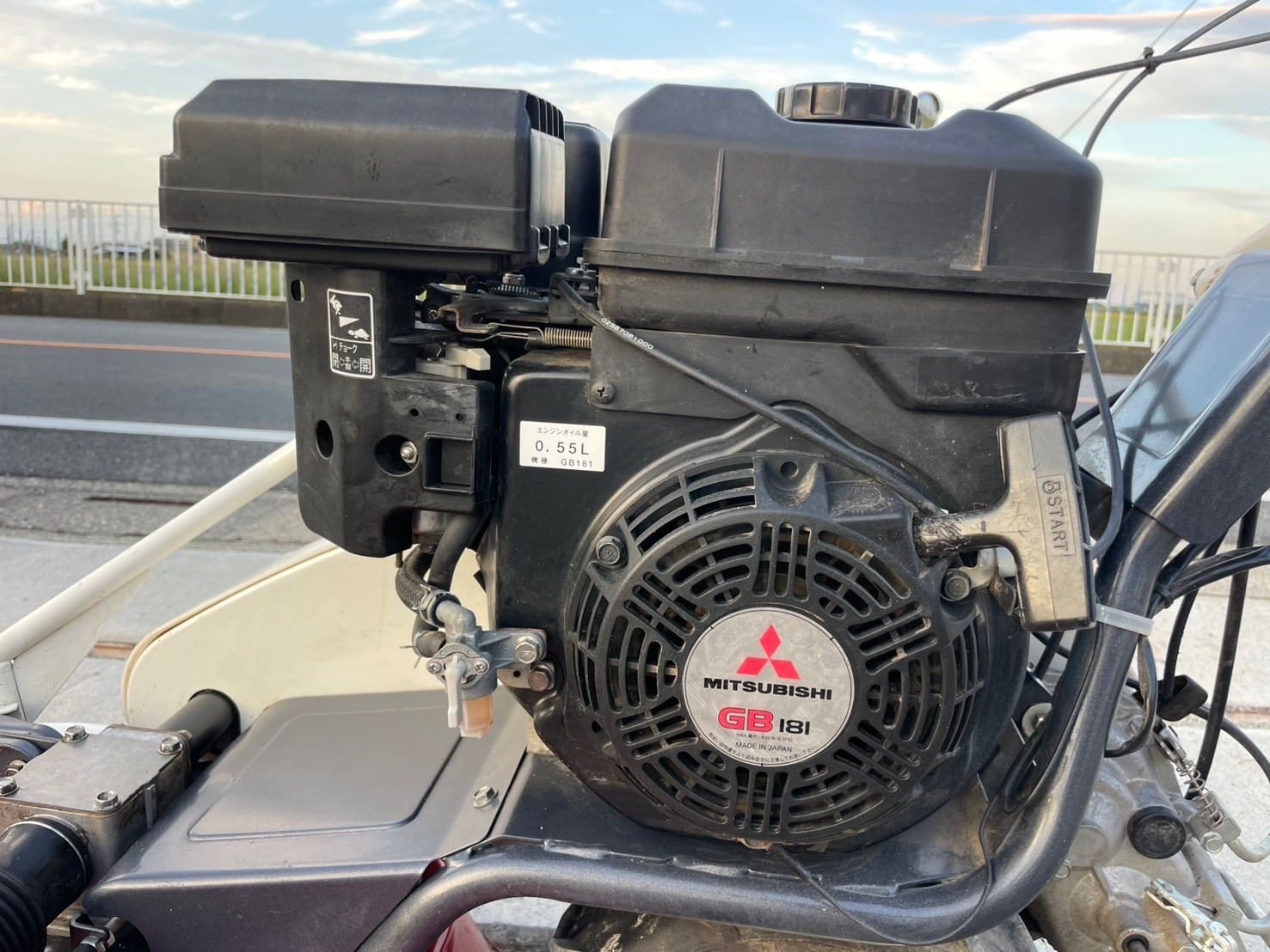 埼玉発】共立 自走式畦草刈機 AZ746F/2WD/バックギア付き 埼玉発】共立 自走式畦草刈機 AZ746F/2WD/バックギア付き