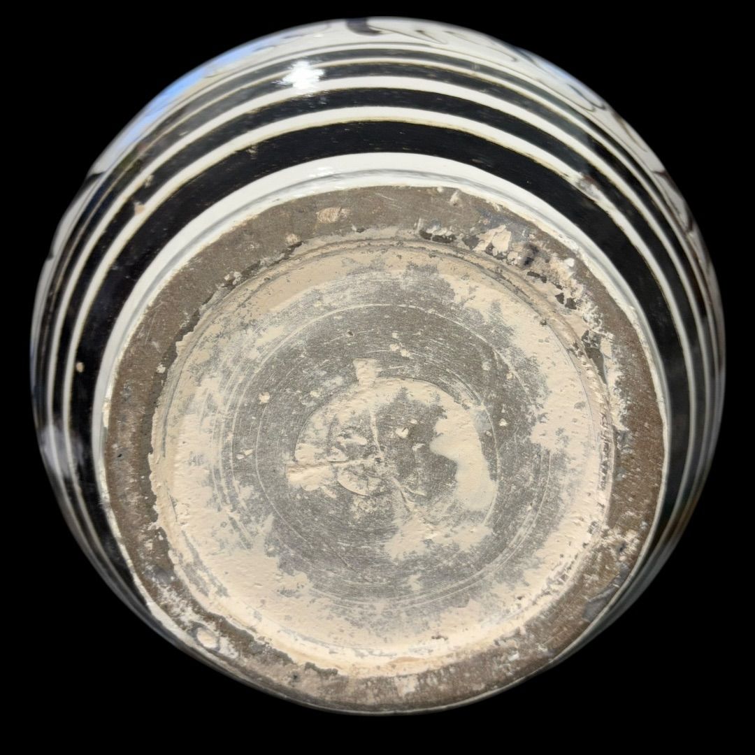 中国古美術 中国古陶磁器 古玩 磁州窯 白釉掛 鉄絵 草文様に