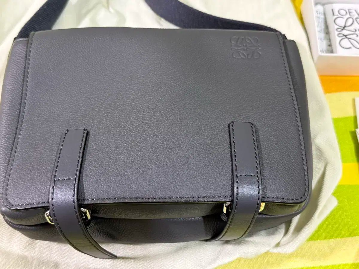 LOEWE XS ミリタリー メッセンジャーバッグ
