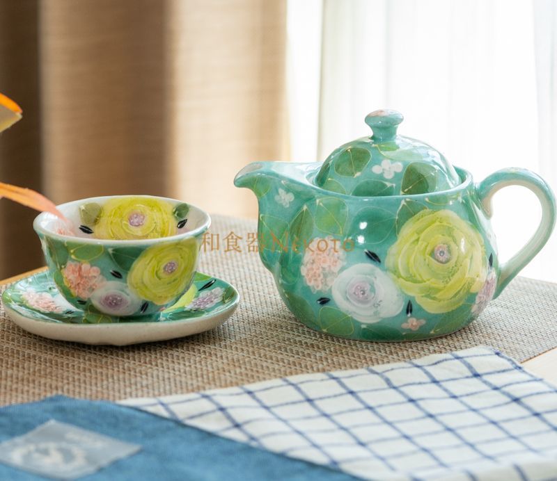 ゆずりは工房 緑彩ローズ 丸ポットと茶菓セット カップ ソーサ― セット 花柄 おしゃれ かわいい カフェ 喫茶店 日本製 即日発送 陶器 瀬戸焼 和食器 食器 手描き プレゼント 贈り物 ギフト 母の日 敬老の日 誕生日45619|45509