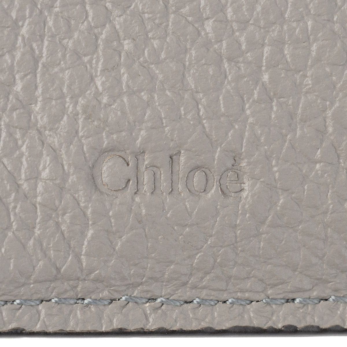 新品 クロエ Chloe 3つ折り財布 アルファベット カシミアグレー - メルカリ