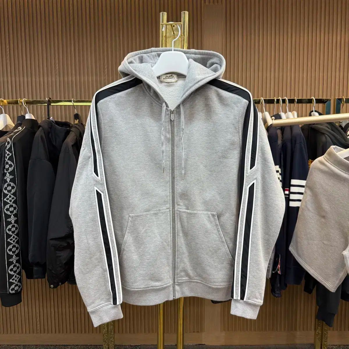 【半額】 M ＆ ジップアップ フード付き h ラン Hermes(エルメス) } S トップス